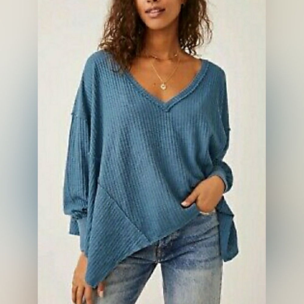 🆕️Coraline Thermal Top, Legion Blue, NWT